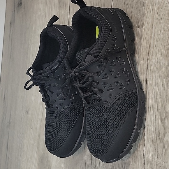 REEBOK Work Shoe Best Slip-Resist Composite Toe Electrical Hazard (EH) Non-Metal - Picture 3 of 10